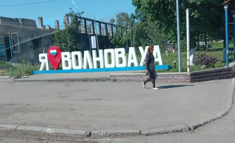 В окупованій Волновасі помітили кадирівців. Як зараз виглядає місто. Відео