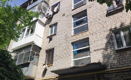 Армія росії п'ять разів била по району: у Нікополі поранено чоловіка, пошкоджено будинки