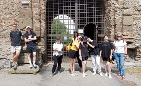 Новини воєнного часу. Старокостянтинівщина. Збір допомоги, мандрівка містом, семінар та змагання