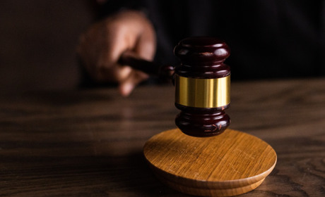 Вбив одну падчерку і побив іншу: закарпатця засудили до довічного ув'язнення