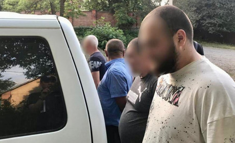 Нелегально переправляли чоловіків через кордон: двом жителям Рахівщини оголосили підозру