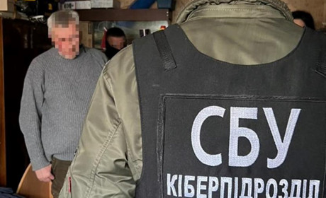 Через підсанкційного блогера Подоляку працював на ФСБ: на Одещині затримали зрадника