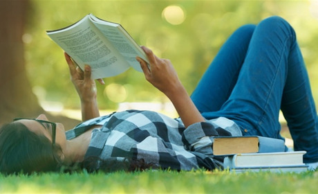 Час читати: 7 книг про літо, море, кохання та пригоди