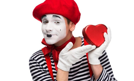 У Старокостянтинові покажуть вуличний театр пантоміми «Любов в очах дитини»: куди приходити