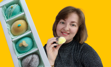 ​​​​​​​Дизайнерка стала кондитеркою: Наталія Жукова із Чугуєва у виготовляє японські тістечка Моті