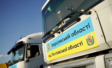 Жилети й чоботи, відра та мішки: Полтавщина відправила Херсонщині гуманітарний вантаж