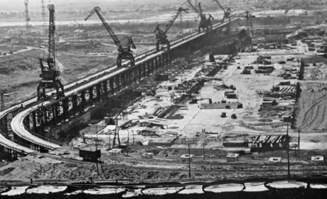 Що було поховано під товщею вод Каховського моря?