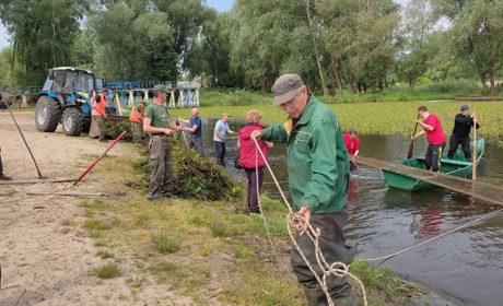 У Мені продовжать чистити озеро від різака