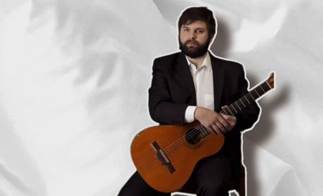 “Можливість допомагати повернула мене до життя”. Музикант Максим Трянов про творчість під час війни