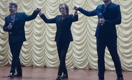 Слухали, співали, щиро розмовляли: у Старокостянтинові відбувся концерт Павла Дворського