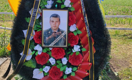 У Сватках попрощалися із загиблим Вадимом Шевченком