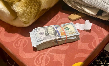 Двоє мешканців Закарпаття викликали поліцію, бо забули, де заховали гроші