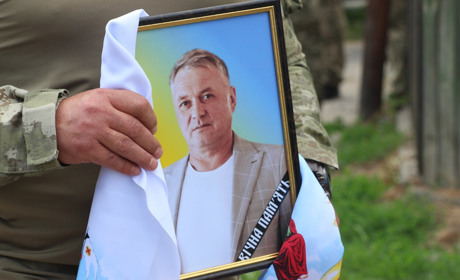 У Гадячі попрощалися із загиблим на Донеччині Анатолієм Лисаком