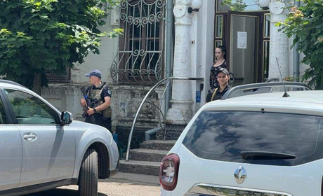У Смілі судові охоронці врятували чоловіка