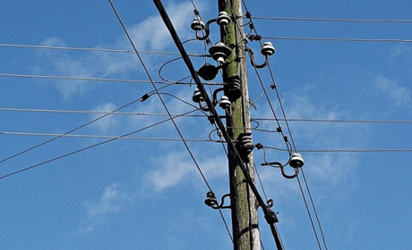 На Рахівщині горіла електроопора. Що сталося