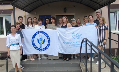 Старокостянтинівська громада отримала від благодійників авто для «Швидкої психологічної допомоги»