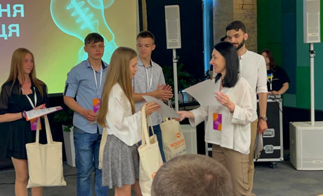 Ржищівські студенти перемогли у Всеукраїнському хакатоні #CVIDOMI: відбудовувати країну