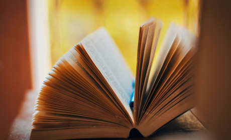 Лялька Кола та дитячий погляд на війну: військовий пише книгу про евакуацію