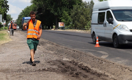 Виїзд на Підгородну з Київської у Первомайську ремонтують: фото