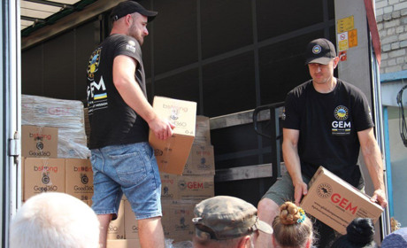 В Добропіллі видавали гуманітарну допомогу. Хто її отримав