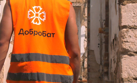 Добробат приїхав у Тростянець та розбирав непридатний для подальшого проживання будинок на Єсеніна