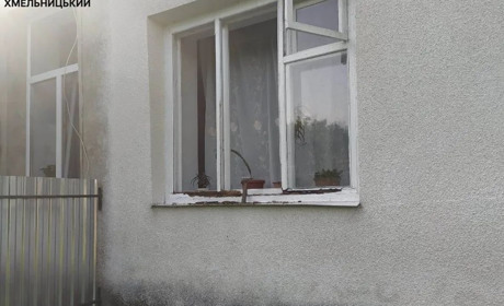 Нічна ракетна атака: уламки пошкодили приватні будинки громади