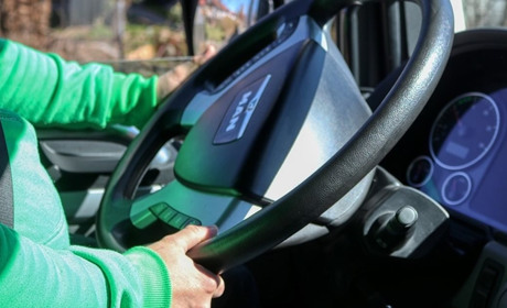 Робота у Жовтих Водах: водію з авто пропонують від 75 000, а ще шукають працівників у кінотеатр