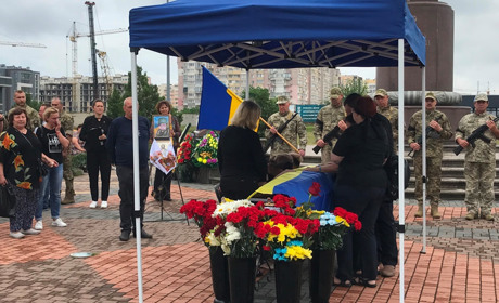 В Южному попрощалися з загиблим героєм (ФОТО)