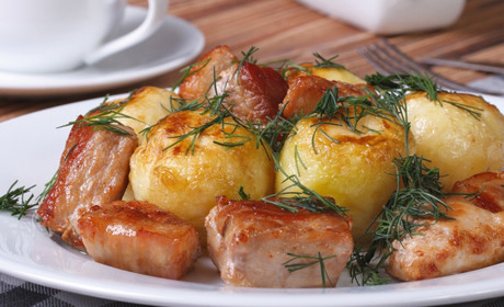 Готуємо сьогодні: рецепт молодої картоплі з м'ясом