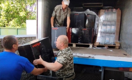 Первомайський МКК передав воду, продукти та техніку мешканцям Херсону
