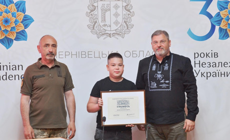 Олександр Костецький, учень Драчинецької школи, отримав нагороду від Головнокомандувача ЗСУ
