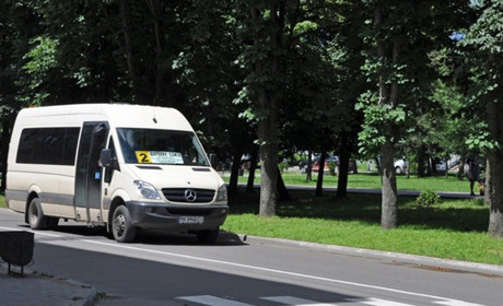 Всі рейси та зупинки в одному графіку: як курсують маршрутки в Сарнах