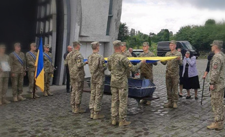 У Свято-Покровському Соборі Києва прощалися із загиблим Героєм, уродженцем села Вертіївка