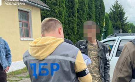 На Сумщині затримали правоохоронця, який допомагав контрабандистам доставляти цигарки до рф