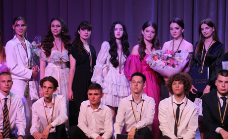 У Гадячі відбулася церемонія нагородження випускників, які досягли високих досягнень у навчанні