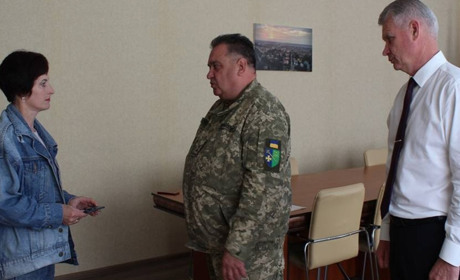 "За взірцевість у військовій службі": дружині полеглого воїна Олександра Явтушенка вручили нагороду
