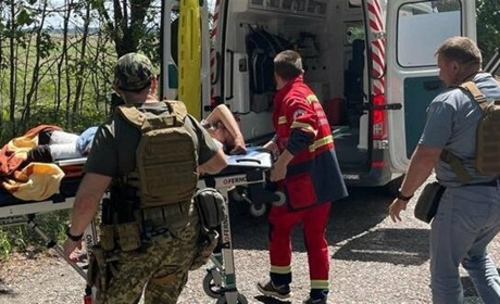 росіяни обстріляли центр села на Чернігівщині: троє поранених