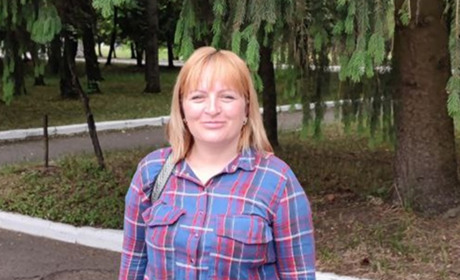 Мешканка Волноваського району безоплатно опанувала професію автомеханіка. Як зареєструватися на курс