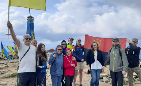 Люди з вадами зору з Калуша разом з волонтерами підкорили Говерлу