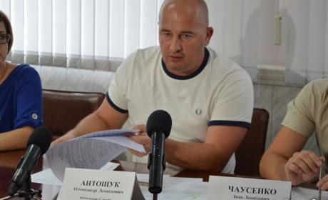 Очільник Служби відновлення Миколаївщини відмовився показувати ціну асфальту у тендері на 435 млн