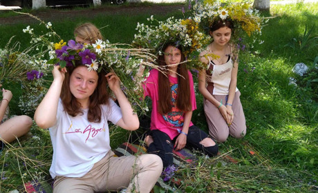 У Міжліссі вчилися плести купальські віночки: фото