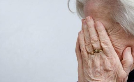 У НІЖИНІ 81-РІЧНА ЖІНКА ВТРАТИЛА ЧЕРЕЗ ШАХРАЇВ МАЙЖЕ 100 ТИСЯЧ ГРИВЕНЬ
