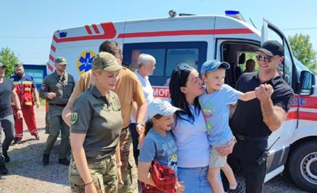 Україна повернула додому двох депортованих до росії дітей