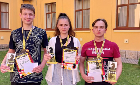 Шахіст з Калуша двічі став переможцем шахового змагання "Мукачівське літо"