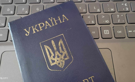 Де у Первомайську вклеїти фото у паспорт