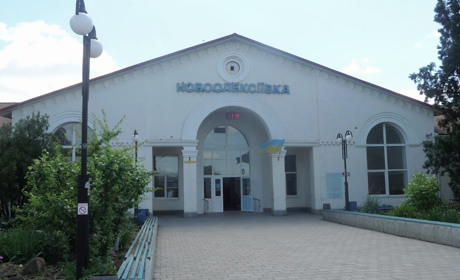 Росіяни планують евакуацію жителів Новоолексіївки, жителі почали отримувати смс