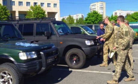 В Україні дозволили авто з правим кермом для військових: що відомо
