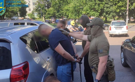 5 мешканців Чернігова налагодили схему вимагання грошей. Що їм загрожує