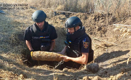 На Одещині в землі знайшли 37 артснарядів Другої світової війни: сапери їх знищили (фото, відео)