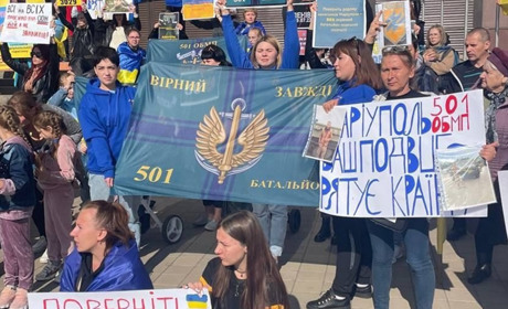 Найбільша мрія — обійняти коханого. Родини морпіхів з Бердянська боряться за їхнє поверненя з полону